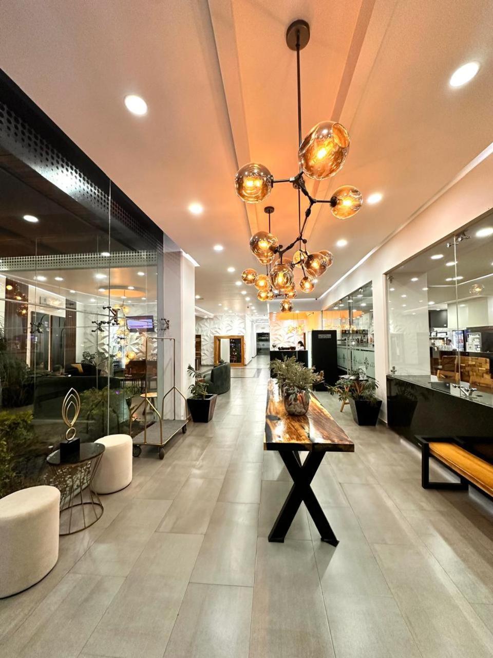 Hotel Bugari Aeropuerto Guadalajara Las Pintas Exteriör bild
